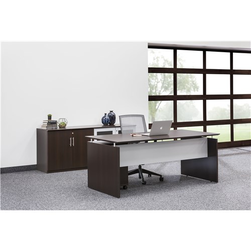 Medina_Desk_10